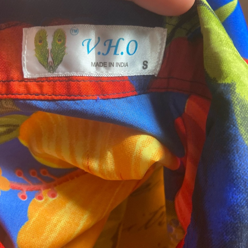 Bright Women’s Hawaiian Blouse - Picture 5 of 6